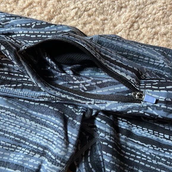 athleta short capri leggings - Picture 7 of 7